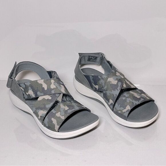 Clarks Cloudsteppers Mira Lily Sport Sandals - Picture 2 of 7